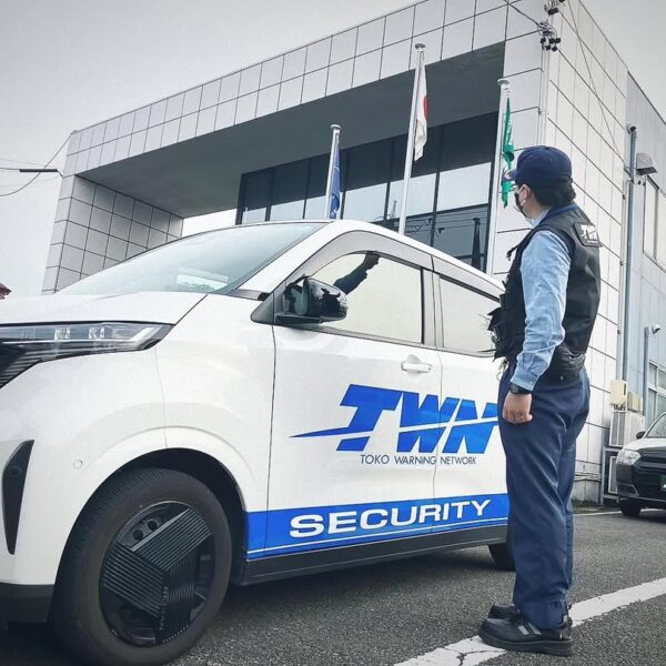 沼津市内の国道1号線バイパス高架下にて長期交通誘導隊員募集