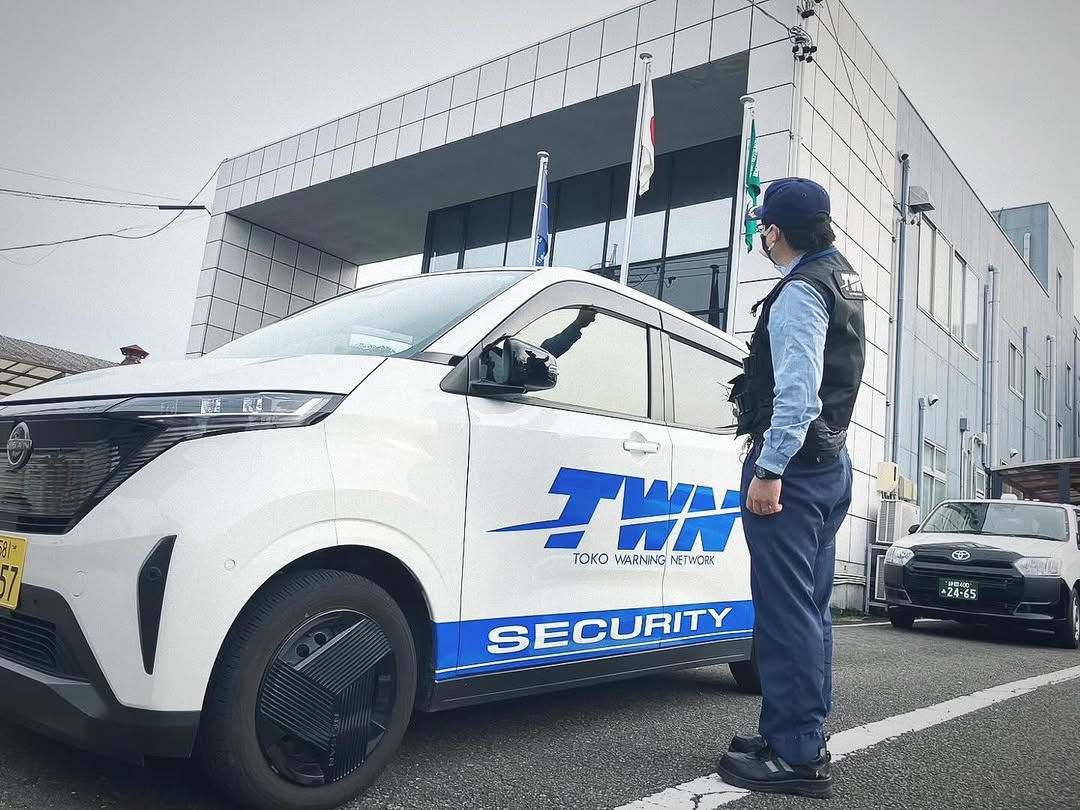 沼津市内の国道1号線バイパス高架下にて長期交通誘導隊員募集